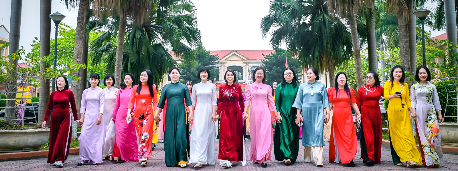 Nhà giáo Trung tâm trong khuôn viên Trụ sở chính